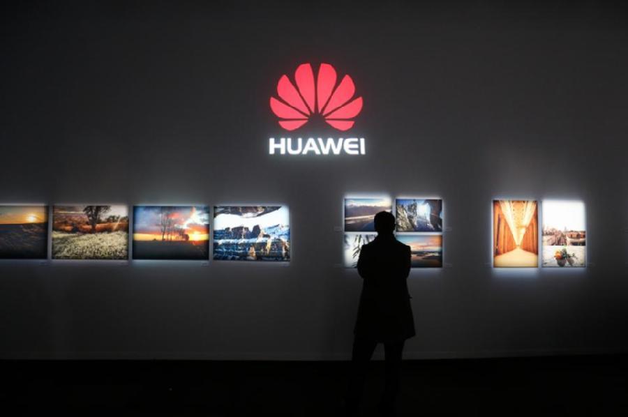 3 Kameraya Sahib Olacaq  İlk Telefonun HUAWEI Tərəfindən Təqdim Edilməsi Gözlənilir.