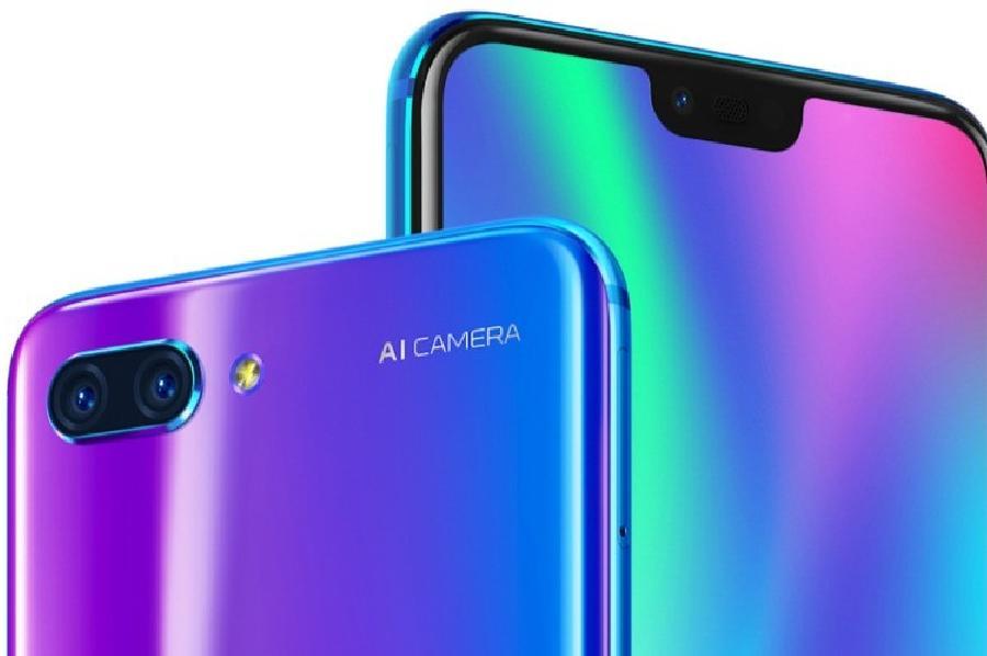 Huawei yeni Honor 10 modelini təqdim etdi.