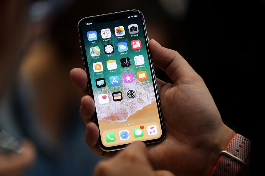 iPhone X istifadəçiləri üçün pis xəbər: Mesajlarınız oxuna bilər!