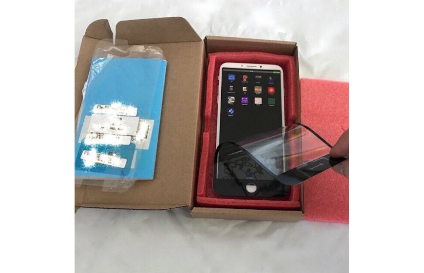 iPhone 8 pərakəndə satış qutusunda görüntüləndi