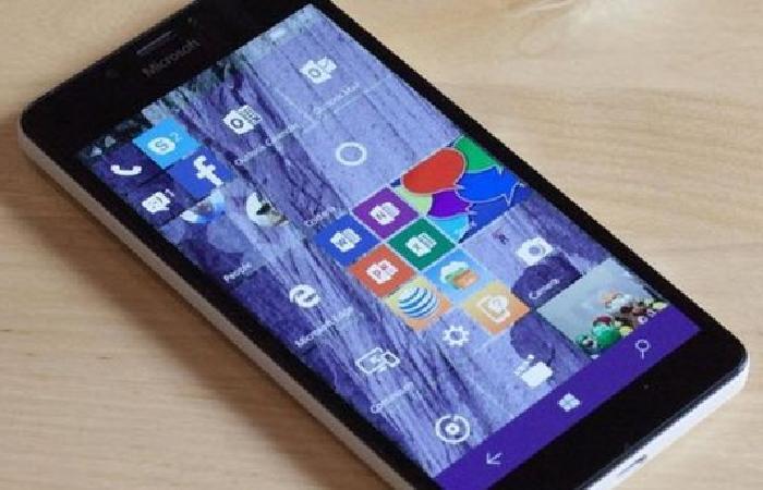 Lumia Telefonu rəsmən öldü !