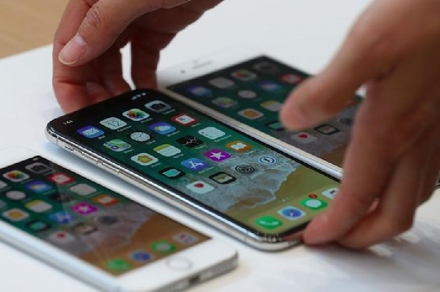 Apple qatlanan telefon üçün patent gözləyir