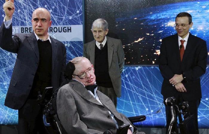 Stephen Hawking : Güclü bir süni zəkanın yüksəlişi insanlığın başına gələn ən yaxşı ya da ən pis şey ola bilər. Hansı olacağını bilmirik .