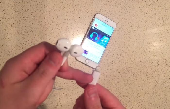 iPhone7 ilə gələcək olan qulaqcığın video görüntüsü sızdırıldı!