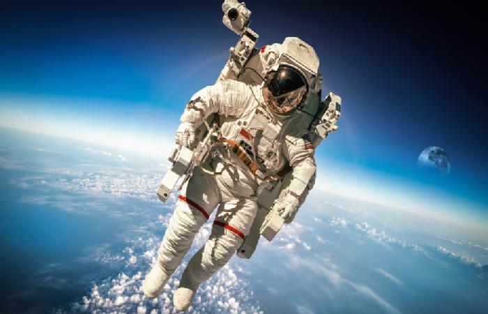 Qadın kosmonavt NASA rekordunu qırdı