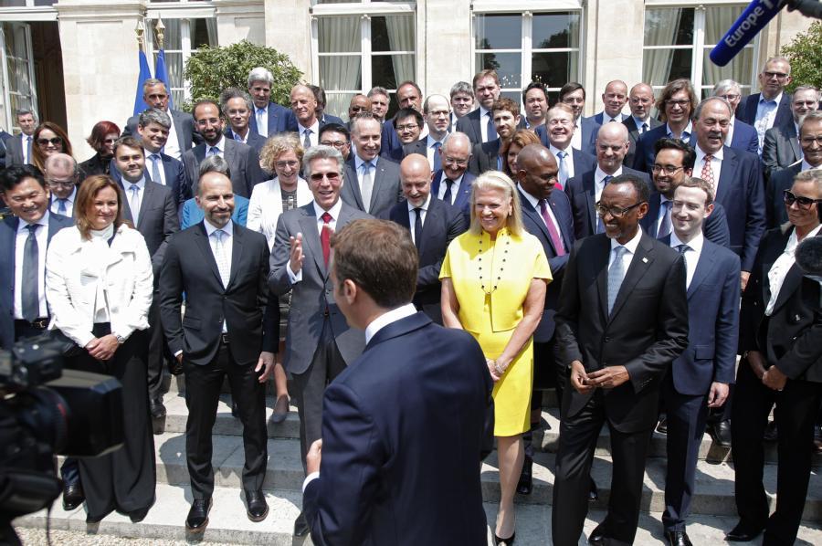 Fransa Prezidenti Emmanuel Makron texnologiya dünyasının 50 CEO-ini sammitdə qonaq etdi